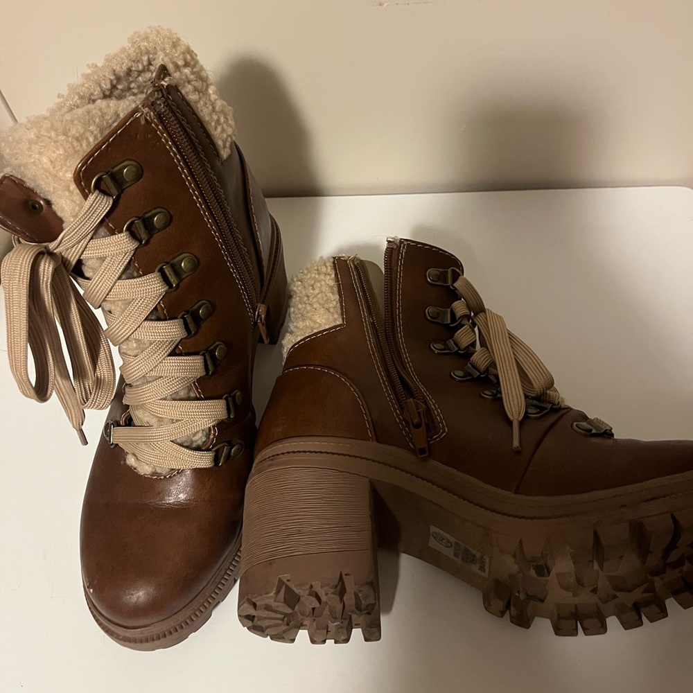 Stylish Brown Heeled Boots with Shearling Lining